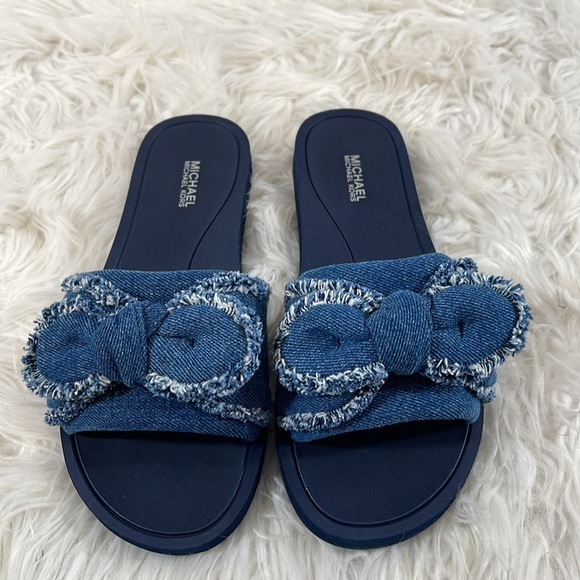 MICHAEL MICHAEL KORS Betsy Frayed Denim Bow Blue Slide Sandals Size 8 NEW - Picture 3 of 14
